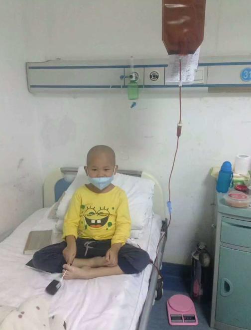 ������ؼ���ҽԺ�Ѿ�ȷ�������Ʒ�������������ʱ���ܳ�����2013��9��18������������˵�һ��ʳ����������������������ʱ���СС��͵�����������50��ε�ʳ������������������12�������Ʒѣ�ÿ������������Լ2239Ԫ����Ϊ�˸�ĸ�����˼������еĻ������������ǵ�������