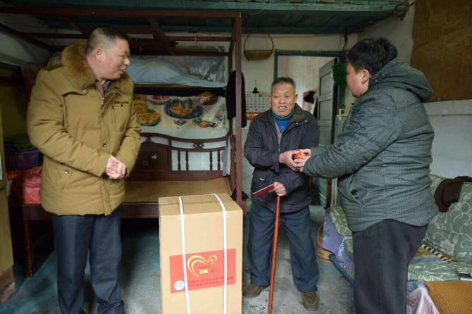 ����Ʊ˵���������ߺ��ʼĹ�������վ���Ҫ�ɱ���ϣ�������û��������룬�뽫���������ơ������ڡ���ϵ�绰����ϸ��ַ���ʱ����Ϣ���� cfbjjh@163.com����ȷ�Ϻ����Ǿ�����ʡ�������ҵ����ͳһƱ�ݡ���