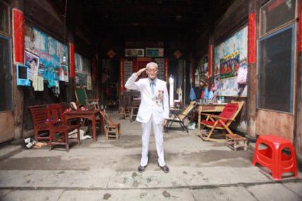 1��2011��3����Ѯ������ǰ������ϵ̣�֪����������Ҫ���ݷã������������⻻��һ�����������µİ���װ��������Ժ�����С����ϵ������ǡ������ĵ�һ�仰&ldquo;�����ܱ���&rdquo;���������Ժ���˵��