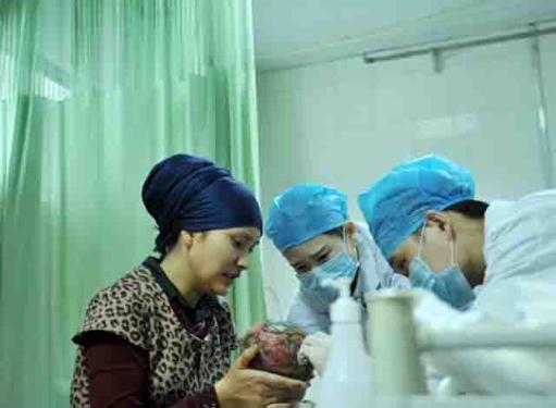 1��6�գ��������������������ɯ���ϵ���³ľ�룬����������������ȥ�˼���ҽԺ�����ҽ��գ�����С�һ���ʽס������������ҽԺ���˴����޸���ơ�