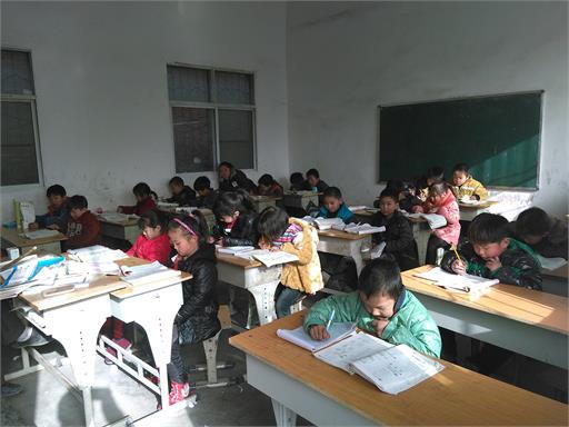 ������Ŀ���ݣ� ѧϰ��100Ԫ������������ľߺС�ˮ������ϰ�����Զ�Ǧ�ʡ��Զ�Ǧ��о��ľ��Ǧ�ʡ����ʵ�����Ƥ����������24ɫˮ�ʱʡ�24ɫ�ͻ��������ӡ����ɰ塣 ������1000Ԫ����������������ë��������ë���ġ��ܱ�����������������������Ͳ����ӡ����塢ɳ�������ڡ�