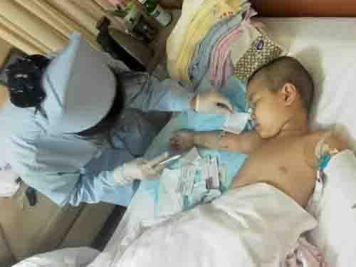 ��������������������������������ʵ�����ĵĸ�ĸ�ְ�������������ѧ����ҽԺ�ٴμ�飬�ٴ�ȷ��Ϊ������ϵ��Ѫ��-M2��������������һ����ʹ����������������֪��Ϊ��С���ģ��Լ������ȵ��£������ǿ�¸ҵ�ȥ���ȥ�е���