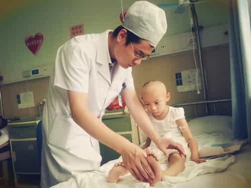 С������Ϊֹ����Ԫҽ�Ʒ�ȫ����ծ���������ƶ��ͥ�ܽ����������ף�ũ���ͥ���������ã��ɷ��Ĵ�������Ҳ�費��Ǯ��С����һ�������Ʒ�ңң���ڣ��ۿ���Ҫ�������ƣ��鼱֮�£����޴���Ѽ����ƽ�����˼�����С���β�����ʹ����������ķ���Ҳ��������Ǯ���������������к��ӵò���˵���Ӳ�������