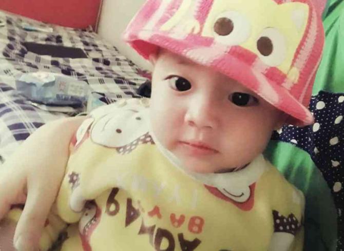 �͵�ҽԺ����Ϊ���縹к������أ�����ҩ������֮���黹һֱ���������Կ��ơ���ʱ�ѱ����Ǩ���Ը�к�����Ͽ���ʱ�ֽź��촽���ϡ�9��4���賿���类�ͽ���֣�ݶ�ͯҽԺ����֢�໤�ң����໤���ڴ�������Ϣ�����������в���ʽ�������������ơ�4���µ�С���类���Ϊ���������ۺ�֢��