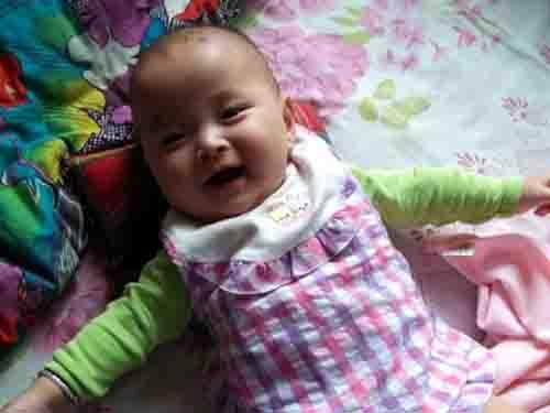 �ؼ�֮�󣬺��Ӳ��ϴ�����������ˮ�������Ӳ�ͣ���������洦����������ˮ�㡣������˴�δ�������ֲ�������������˵�����ǹ����������£����ӴӴ˾Ͳ��ܳ��ţ�������һ��С����������������Ϊ����������������������ţ��������ţ�������Χ��Ƥ�����ظ�Ⱦ���ã�������ˮ�������ݵ�ֻʣƤ����ͷ�ˡ�