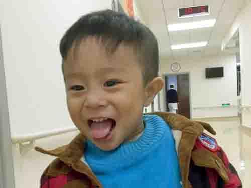 ������ҹ�ŶӸ����������˺ţ�ҽ����С�����˸����飬ȷ�ﺢ�ӻ���������������������������ҽ����֪��������ĳɹ���ֻ��20%�����Դ�С��������裬�����˲��������һƬ�հף�һʱ��֪���룬��Ѹ�ٵ��侲����������������ҽ���Ľ��飬��������ɸ���������