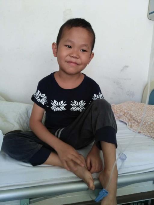 С������2013��7��25��ȥ���ݼ�����ʳǿ�������ϴ��������ʳ�������º��ӱ�������������������ҽԺ���ơ���Ϊ����ˮƽ���ޣ����ֱ����ں���ʡ����ҽԺ�����Ѿ޴󵫶��޹���������Ը�����ļ�����2013��8��31�մ����Ӹ�����ҽ��������9��2����ס����������ҽԺ��