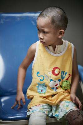 ����Ϊ�������⣬�¹��Ѿ����ӻ��˼���һЩ�򵥵�ά�����ơ������¹�ÿ���ѹ���С�������˵�üͷ��Ҳû���ɿ�����ϣ�������簮����ʿ���Ԯ�֣����С�¹���СС���������������Ŀ���