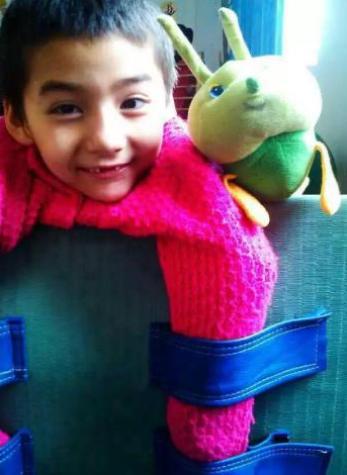 С����櫽���7�꣬��һ����ͨũ���ͥ�Ĵ�Ů���������������ã���ĸ�����л��������������������Ч���������⣬ȫ���������һ��ǮҲ�ò������ˡ���һ�죬���ǵ�֪ĸ��֮�ҿ������Ϊ��������ѵ����ȫ�ҷ·𿴵���ϣ�������ڰ�����Ѿ���ĸ��֮�ҽ��տ���ѵ��7�����ˣ�Ч��������