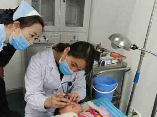 ������С�������ڱ���ͬ��ҽԺ�Ⱥ������������������һ��������ѹ���ߣ������۲���Ħû�еõ���Ч���ƣ�һ�ܺ��ֽ����˵ڶ���������ҽ��˵��&ldquo;�����������&rdquo;����һ���Ը��Σ������������������ӻ����ٻ�˫Ŀʧ���ķ��գ�&rdquo;����һ�����µ����ƺ�Ϥ���չˣ�С�������۾���ʱ�õ��˽׶��ԵĻָ�