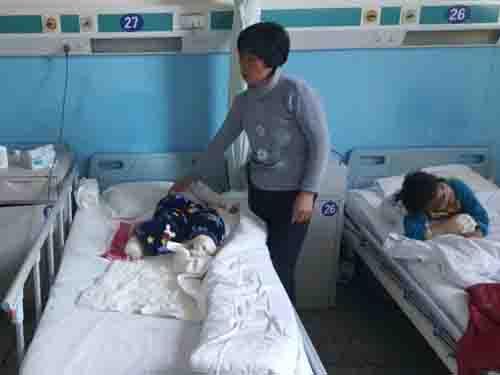 ���һЩ������Ҳ�ϵ��ֳ���æ��&ldquo;�����㣬���ȾȺ��ӣ�&rdquo;���ڵ����ϵ������պ�����֥���������������أ��������Խ��Խ΢����ȴһ�δ��ظ�����仰���ĸ����ӵ�ͷ�����ѱ��ս�����������֫�������أ��۵�ֱ���£�һֱ�޺�����ͣ��