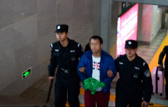 2014��4�£��Ϸ�һλĸ������2����Ա�֢���ӣ� 2015��6�£���ɳһλĸ�׽���̱���Ӱ�������Ͷ���� 2015��3�£�̨����һλ�������ֽ��������Ϻ��ӵ������� 2015��6�£����һλ������ʧҵ4���º�ɱ��15����Ա�֢���ӣ�