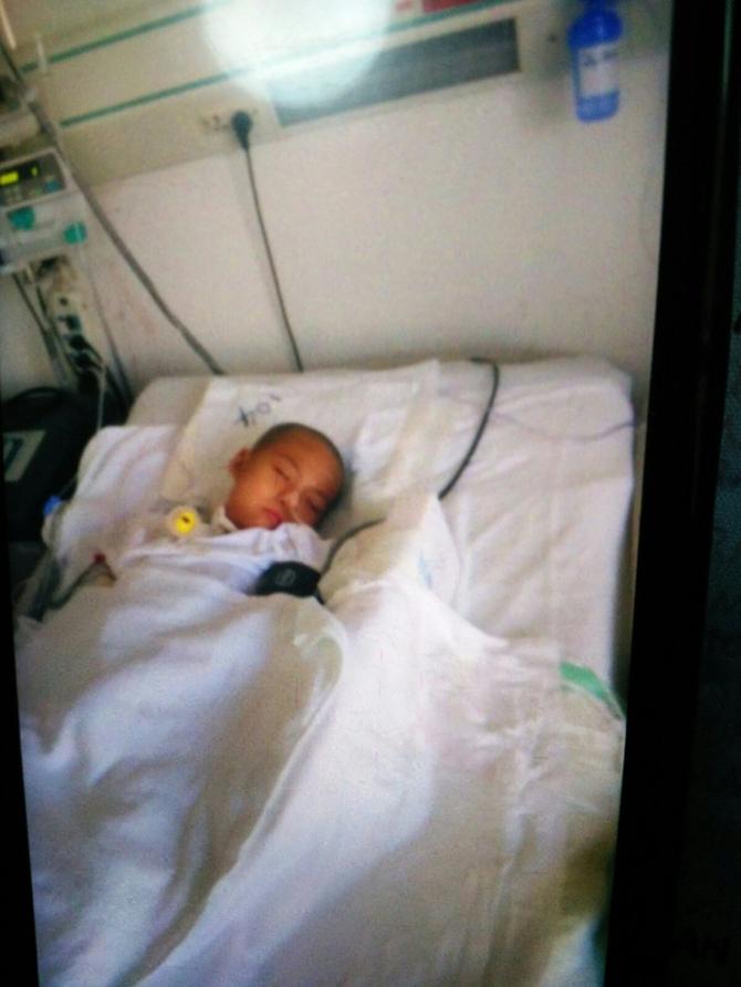 ���������죬һ����һ�Ų�Σ֪ͨ�飬ҽ��˵���ӷ��ա��鴤�����ԡ������Ѫ������˥�ߡ�ͫ��Ҳ�Ŵ��ˣ�Ȱ˵��ҵ�İְ�������������Ǽ�ҵ�İְ������޷����ܡ�������������ÿ��һ����ҽҩ�ѹ��˶�ʮ���죬�ܱ��˱������СС��ҽԺ���ҹ���������ר�ң�����ں�����ҽԺȷ��ΪFires���ס�