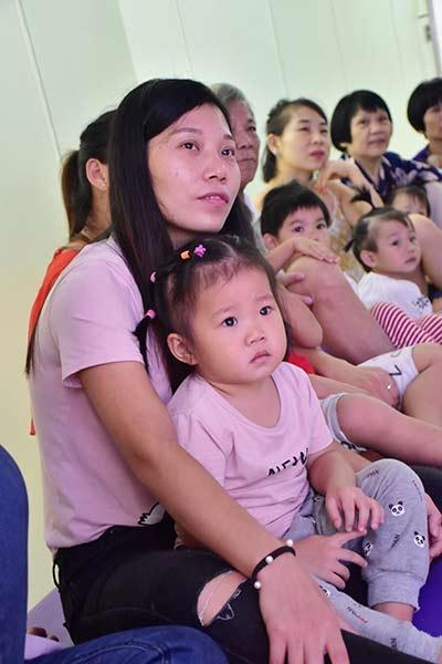 ������һ�������Ů���Ĵ����裬��С���������ص���ζ��Сʱ��ÿ���ѧ�ؼ��Լ�������������������ҹ�������ڼ�����ҵ�Ĺ¶��������̹����ġ�&ldquo;��������ҲҪ�Լ������ӣ��������Լ��ĺ��ӳ�Ϊ���ض�ͯ��&rdquo;�����ź���������̰࣬���������˶��汾��ϰ�ߣ�����ʶ�����ú��ӽ��������Ǹı��Լ���