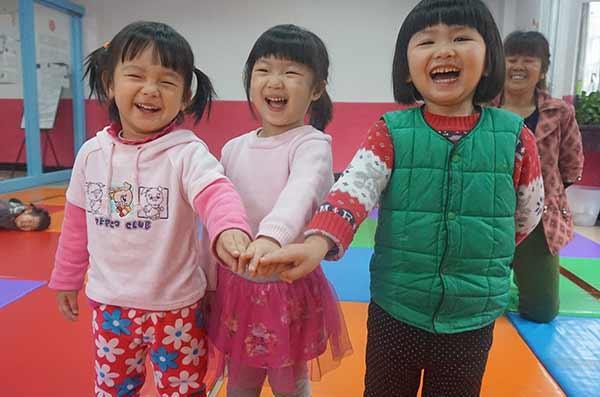 ��Ŀִ����Ϊ2017��Ԫ����12�£����ý�������Ԫ��������Ľ̾ߡ��̲ĵĹ��ã�3�򣩡���̿γ���ϵ�з���4�򣩡������ʦ��ѵ��ϵ�Լ�֧����ϵ��4�򣩡��ҳ�������ѵ�ѣ�1.2�򣩡���̿�����ѵ�ѣ�2�򣩡��������������ѣ�2�򣩡�ˮ�����ҵ�����ѣ�3�򣩣��Լ�����Ԥ�����ã�0.8��