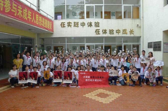 ���޶�������ڰ��������ͬʱ��ҲŬ���������︣�����������ǶԴ������̬�ȣ�����Щ�������������ܵ����������ϡ�