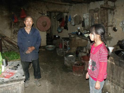 ��Ϊ��ĸ����򹤣������ʣ��С�������үү�����ˡ�����ȥʱ��үү��׼�����������Ǿ�ֱ���ĵ������ǵĳ�����үү��Ь��Ҳ�����������ǵ�ע�⡣ 