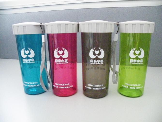 ��������ô���� ����Ŀ��״�� 2011�꣬�й���Ů��չ����ᷢ��&ldquo;ĸ��ˮ��•У԰��ȫ��ˮ&rdquo;��Ŀ��Ϊ�й�ũ����СѧУ�޽���ˮϵͳ��������ˮ��ʩ��������ʩ�����ð�װ��ˮ�豸����չ���������������ı�ʦ��������Ϊ����Ȼ���˴�������ˮ�����Ǻ����Ǻ�ˮ������ȴ���廨���ţ��þ��˵�����ƿ���ԼҴ����롢������ˮ������ֱ�Ӷ���ˮ��ͷ��ˮ&hellip;&hellip;