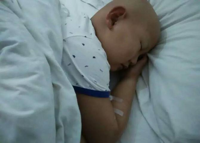 �Ҽǵ��Ǵΰְִ���ȥϴ�裬�ոպ���һƿˮ���ص��Һ��Ҷ��ӾͿ�ʼʹ���������˺ü�����ӣ��ǳ����ܣ�����ҩ�����á��ְִ���ȥ�سǼ�飬ҽ����Ȼ˵�Ҷ�������һ���ܴ�Ķ���������B���������������龡��ȥ��ҽԺ�ٿ������ְִ�����ȥ���м�ҽԺ����ȷ���ұ�������ж�������&mdash;��ǻ��ĸϸ����