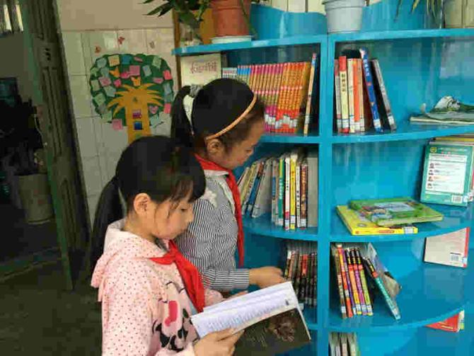 ��ѡ�ġ��������С���רҵ��ͯ�Ķ��ƹ�����׽�ĸ���ѡ��һ���ж��̲ģ�ѧǰ&mdash;6�꼶��ÿ��һ��ͯҥ��ͯʫ�򾭵����ģ�ÿ�����10���ӣ��ջ����ۣ��������ӵ���С�ʫ������ζ�ж�����Ȥ