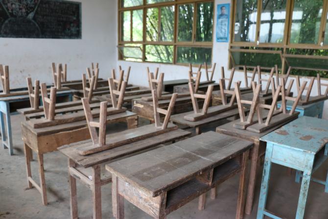 ���ڽ�����û�е�ƣ��������ӹ��߲���ʱ��ʦ�����޷������ڿεġ�������ֻ������ʦ�Ĵ����£��ںںڵĽ�������һЩ���衢�����������ԵȻ���ȵ����ҹ����Ժ�Щ���ܸ������ǲ������µĿγ̡�û�е��ȣ����ȵ��ļ���������ֻ�������ȷ�ȡ�����Ǿ��ľ���Ȼ����֪���Ƕ��ٺ������Ұ�ο�Ļ��