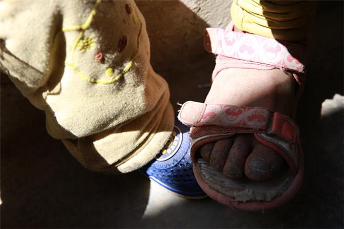 ����ƽʱ���Ǵ�������Ь���߼�Сʱ��ɽ·ȥ��ѧ��