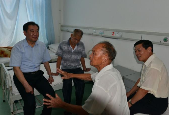 ����Ŀ���¡���61������������Դ󱦶���1989���ٻ�ȫ����ģ�ƺš�������ʱ�Ǿ��������������ʯ�򽻵�������Ⱦ���������������⼸��е����岻���ǰ����������������ѣ�ƽʱ���߼����ͻ����������������¸�������ʹ��������һ�㡣�����ƣ����Ըо�������ˬ���ؿڷ·���ж����һ���ʯͷ��