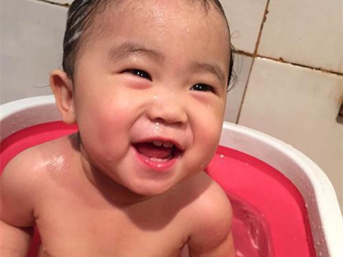 �ɰ������ż�����2015��1��16�����ںӱ�ʡ��ɽ�з�������С�һﻹ�и����������С��㡣СС�����½�������˼䣬��90��������������������Ļ��֣���ϲ�����������Ա����Ŀ�С����ܰ���Ҹ�����������С��������飬��Ȼû����ʽ������ֻ�ܿ���ά�ֵ�����Ҳ���������ζ������