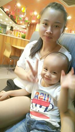 һ��90���׵�ϲ�á�������ְ���С����һλ�����Ĵ�����ͨ���ˣ�90��С���ӡ�&nbsp;2000����游ĸ�ڸ������������2013�걦������������٣����������С���Ӹ��ܵ���һ�����׵�ϲ�á�