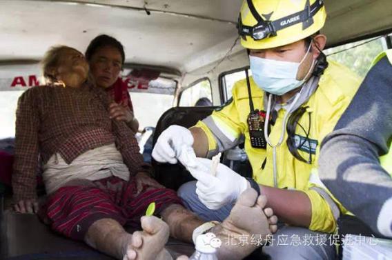 ��λ��������4.25�Ჴ�������Ԯʱ��˼Դ�������Ͼ�Ԯ�Ӿ�����һλ�������70��������ʱ������������н�6000������ˮ���Ѿ��Դ�������գ������ж��Ǹ�Ӳ��������Ӧ����Ա���Լ������ĳ������˵��ӵ�������������Ϊ��֧����һ����ҽ�Ʒ��ã�������������ϣ����