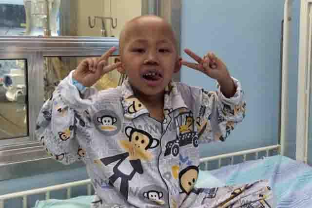 С����Сÿ���¶�ҪȥҽԺ��Ѫ���ƣ������Ժ󣬻���ÿ����ĩ������ҽԺ�����˼ҵ�С��ȥʲô��԰��������԰����С��ֻ����Ľ�ķݣ������ܶ��´����������Žа������ȥ������������������Ѫ�����Ǽ�飬����������ļ��鵥����Ѫ��������������������������Ŀα���Ҫ�࣬ҽԺ�ƺ��Ѿ�������һ���ҡ�