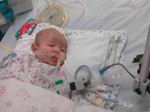 ���ӽ���ICU����������ֻ��ͨ����Ƶ������״����&ldquo;���Ӹ�ס����֢�໤�����������������ϲ������ӣ��Ҹо������Ķ�����&hellip;&hellip;&rdquo;��־��������˵��������ӾȲ����������޷�������������������������ÿ�춼ʧ�ߣ��������վ��ICU�ſڵ�ҽ����