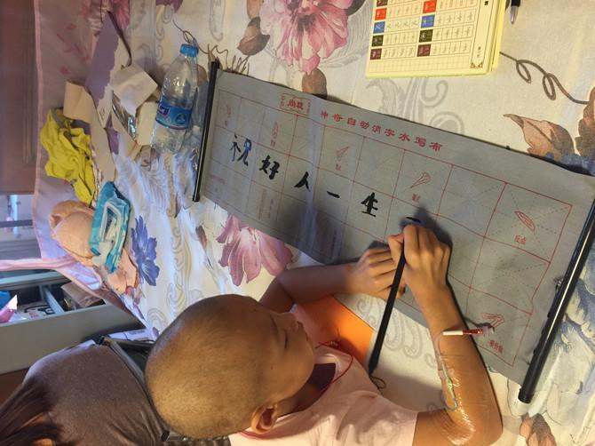 ������������Ȼ�����Ų�ʹ����ĥ��������һֱ�Ļ��ж���Ҳ��δ�����Լ�����Ȥ���á����ؼ�����֣�д����&ldquo;������һ��ƽ��&rdquo;����˵��&ldquo;���ر�лл��Χ�˵Ĺ��ģ��ְ�����Ҳ��������˵Ҫ�Ļ��ж�����ϣ���Լ����������»�ѧУ�����Լ���Ŭ��ȥ�ر������ҵĺ����ˡ�&rdquo;