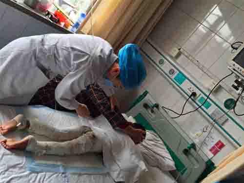 ����������ʱ������ֱ���۰��������ҽԺ������������ҽԺ�Լ������ж�ͯҽԺ���ƣ���ʱ�����£�ǰ��ȥ��8���ű�ס�������С��������Ϊ�˸������С�����β���������û��ʲô�����һ�Ҿͽ��˺ü���Ԫ��ծ�����������Ķ����ˣ�ֻʣ��3���Ϸ��ӣ����պ���ҽ���ˣ�������Ҳ������ҵ����ˡ�