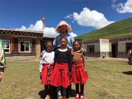 ÷���Ǵ����ذ�����������ذ͸��������߳��ĺ��ӣ������������ϴ�ѧ���ְ��Ǻ����ˣ�÷���С  ѧϰ����������÷��ɨƽ���Ļ��ε������ϰ������������ʵ����硣�������ͬ��ĺ��ӣ���Ϊû  �к�����ʦ�����ǻ������Ẻ���඼�ڼҷ�����һ����������ƶ��������ˡ�