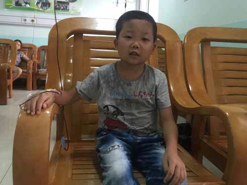 �ڼ������˵Ķ����£�2007��8���������ӭ��С������������������ʱ�ܽ��������������ˣ���������&ldquo;������&rdquo;�����Ҹ�����ô���ݣ�����8���¾Ϳ�ʼ������ɫ�԰ף�������ð���ȣ�ȥҽԺ��飬ҽ��˵����ҽ���������ޣ�����Ŀǰֻ֪���������ж�ƶѪ��ȴ�鲻��ƶѪԭ�򣬽��鵽��ҽԺ��һ����顣