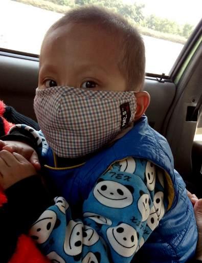 С�������ڹ㶫ʡ������������Ӷ���ί����ʤ�壬��ͥ��Ա��������үү�����̡��ְֺ����衣��λ����������û�й��������ݽ𣬰ְ����䲨�ڴ򹤣��¹���3000Ԫ������Ϊ��ר���չ˺ú��ӣ�Ҳ��ְ�ˡ���ͥ�����벻��4��Ԫ����ȫ�ҵ�����Ѻͺ��ӵ�סԺ���Ʒѽ����ְ����䲨�Ĺ�����ά�֡�