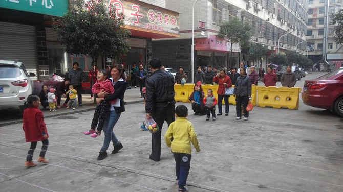 ��ͨ��ȫ-�̸������ǽ�ͨ�����Լ��о�·�ϵ�ע�������ģ���ʮ��·�ڵĳ�������ʽ�ú��������ؽ�ͨ���򣬴�����Ϸ�Իش��������ʽ���У��Թ���ѧ����֪ʶ��