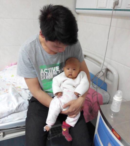 ����ʫ���İְ�����ǰ�����һ�ű���СŮ������Ƭ����֪��ʱ�������������ر��ſɰ���Ů����