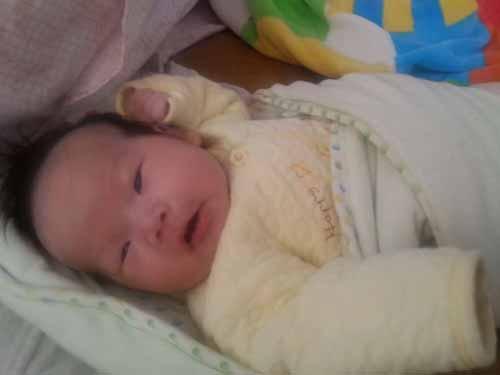 16�����磬��ICU��С���������1��������ʳ�ܱ�����������3b �ͣ�2:���������ס�ҽ������Ҫ����ת������ʡ��ҽԺ�����˼���ʡ��ҽԺ��ҽ������С��ļ�鱨��˵�����Ӳ���Σ�أ��������ƣ�����������������ֺ����Ĳ���˭Ҳ��֪���ܲ����κá���С��ĸ�ĸ����û�в���������顣