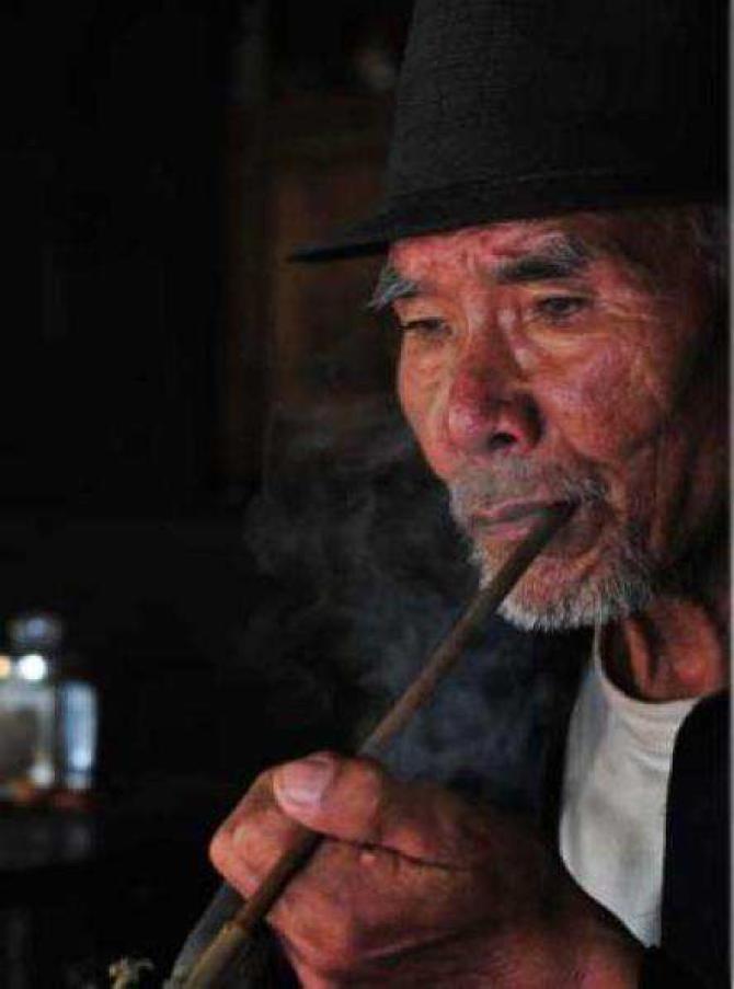 ����Ŀ���¡��������˵˷���΢���Ϸ���ĳ��&ldquo;����������ɱ��ֻΪ��������Ů&rdquo;������΢���ڶ���Ѹ�������緢�ͣ�������ǧ�����ۡ������ڸô���鷢�֣�����ɱ�ķ�ʽѰ����ѣ��ѳ�Ϊ�����������бȽϺõ������ս᷽ʽ��