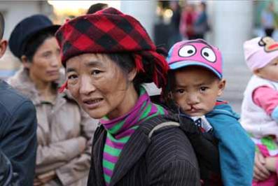 ���ǣ��Ǳ��ϵ����ǹ��ĺ��ӡ����������Ե�ȱ�ݣ�����ĬĬ���������˴������ǵĳ�Ū������˵�������Ҵ���Ц�����Һ�ͬ�����棬����ĬĬ��ͷ�����Լ��¶���Ӱ�����顣