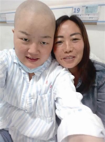 �������磬������ϵ�ϼ����Ľ�㼪���ޣ��绰�Ǳߣ���һ������Ů���ǳ�΢���������� &ldquo;û�������������ã�������������绰�����ǲ�֪�����ں���&lsquo;����&rsquo;�ˣ�����������ˡ�&rdquo;������˵��������������ÿ�½�����׵�������Ƶ����ӣ����������ս�����ҽ����������6��Сʱ���ڱ��뱣������ƽ�ɡ�&ldquo;�����ҵ�ɵ���ð���Ϊʲô��������������һ�£�&rdquo;�绰������޿��˳�����&ldquo;����ȷʵ�����ѣ����������Ѿ����˺ܶ�Ǯ��ҽ��˵����Ҫ������ֲ��������Ҫ��������ͣ�����30����Ԫ�ķ��á�&rdquo;�ոմ��ɳ��������ļ������󣩺�С÷��