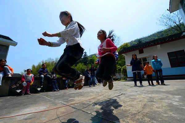 ����ʱ�ε�Ϊ˭������2016��2��&mdash;8��30�գ��ں����Ľ����������7����Ŀ�㣺����������ѧ�㣬���޺���ѧ�㣬���ƽ�ѧ�㣬������ѧ�㣬����С�ݽ�ѧ�㣬������ѧ�㣬������ѧ��ʵʩ��Ϊ������2940�˴λ��������ض�ͯ��չ49����98�ڶ�ͯ��ȫ�Ի�������