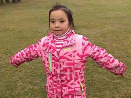 ��ܰ��9����ʱ����ǰ��̥�̣�Ϊ���ٴ��Ѫ���ӹ����ѷ��գ�����37��ʱѡ������ʹ������������ǰ̺��ӹ���������Ѫ����ҽ���Ļ��������������ڹ��Źع���һȦͦ�����ˡ�һ���˿���Сܰ�����ཱུ�Բ�����۰׵ļ������ֺ�����С�֣����϶�¶���˿��ĵ�Ц�ݡ����챧��Сܰ�����ֺǺǵ��߼Ҵ��š�