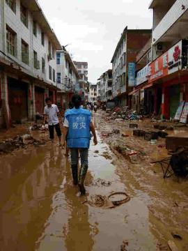 2015��5�£�����ʡ����ʯ����5��18����ʼ��������δ���������Խ��꣬������200�������ϣ���ʹ���ض������ũ����١����ݳ������͡�