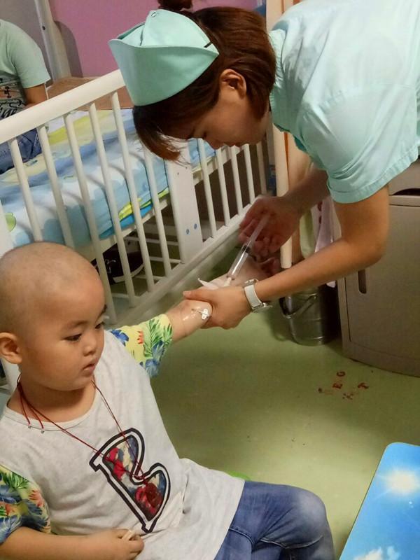 ���������Ѿ�סԺ���ư����ˣ��ܹ�����6���Ƴ̣����һ�εĹǴ�������ʾ����ϸ���Ѿ�С��0.01����������ϵõ��˿��ơ�  �����Ƴ���������20����Ԫ�������˼������л���������������������ǮҲ�������ˡ� 