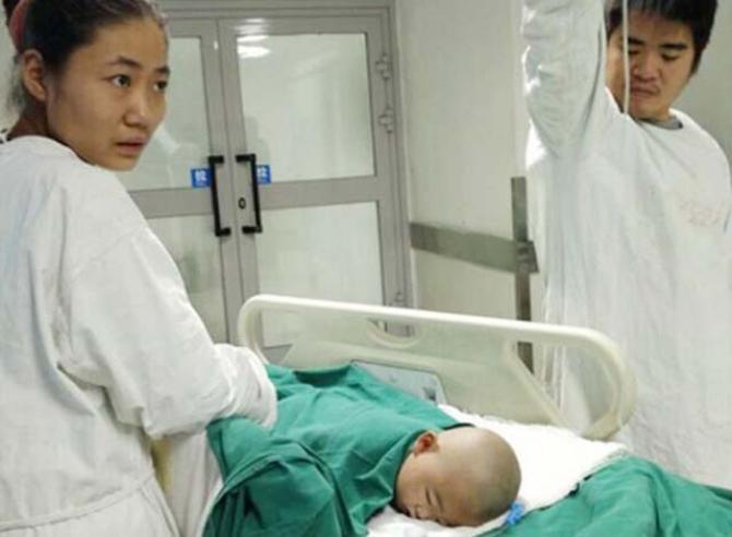 �����������أ�����ſ�ڴ��ϲ�ͣ������ҽ��Ϊ�任ҩʱ�����ߺ�����ޱߺ����衣������������ﵽ60%���ң�������ȣ�����ǰ�ں��ӵ��������ƣ�������Ҫ���������٤ֲƤ���������ô����15��Ԫ���ҡ�