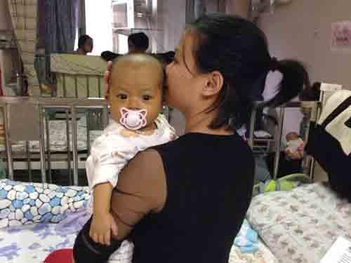 ��������һ��������ĸ�ף���2015��4�����±���С������������ĳ���Ҳ�ǲ��۲��ϣ�������Ϊ��ˮ�٣�ֻ���ʸ�������Ϊ��ͥ��ƶ���������ʸ����ķ��ã����ﶼ�ղ����������Ĵ������ġ�