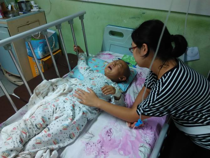 16��4��19�Ÿս���9���ǿ���ƣ����ӷ�Ӧ��Ż������������Ѫ����Ժ9���������ߺ�Ѫ�󽵵���ͣ��ڵ���ҽԺ��Ѫ�ʹ��������롣